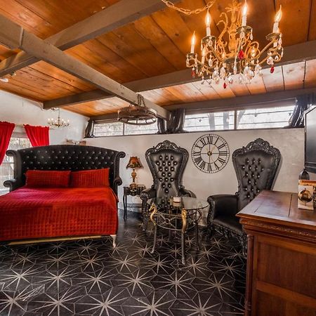 Cliff House Lodge And Hot Tub Cottages Морисън Екстериор снимка