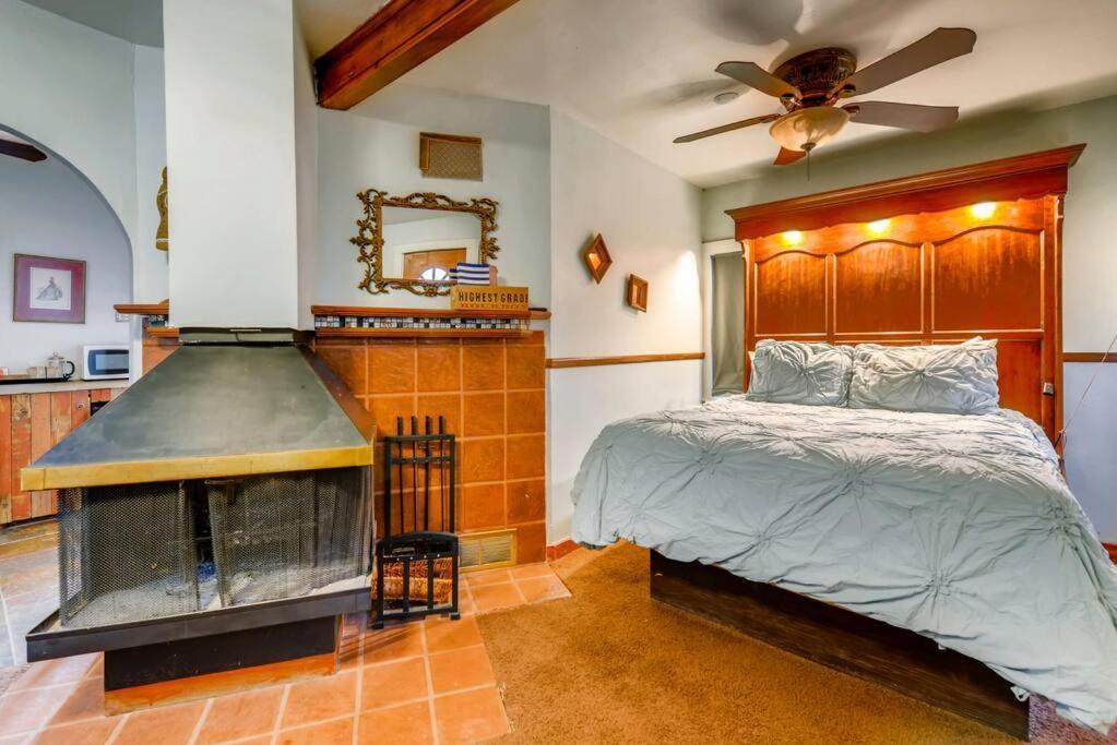 Cliff House Lodge And Hot Tub Cottages Морисън Екстериор снимка