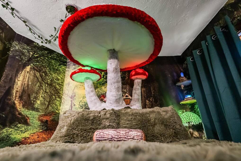 Cliff House Lodge And Hot Tub Cottages Морисън Екстериор снимка
