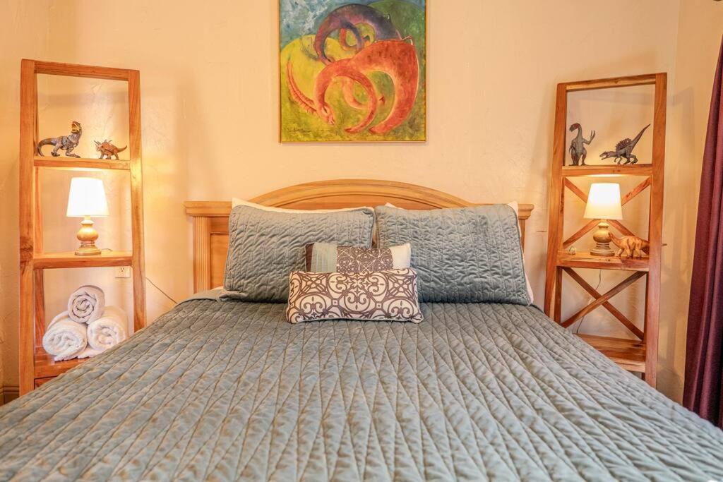 Cliff House Lodge And Hot Tub Cottages Морисън Екстериор снимка