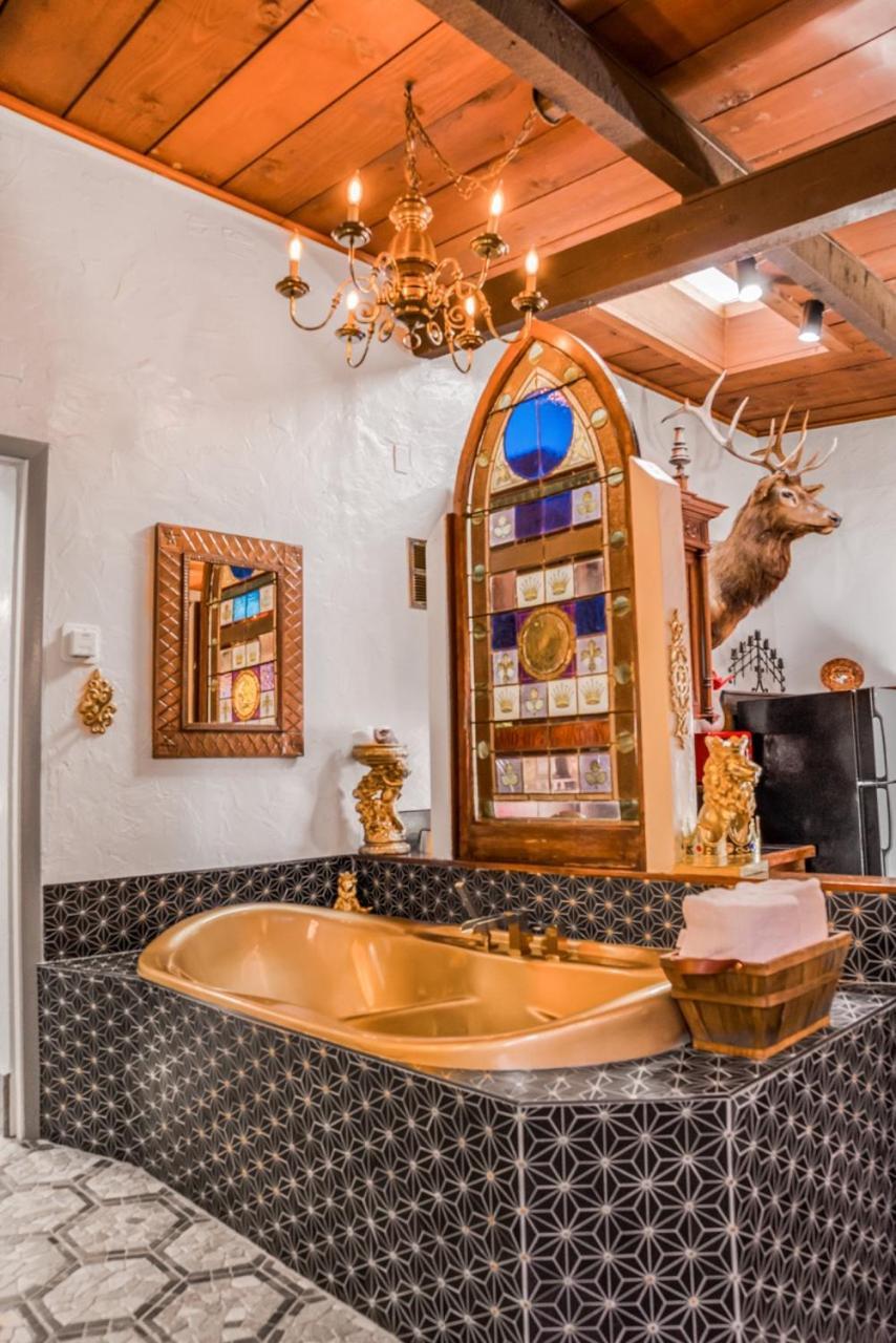 Cliff House Lodge And Hot Tub Cottages Морисън Екстериор снимка