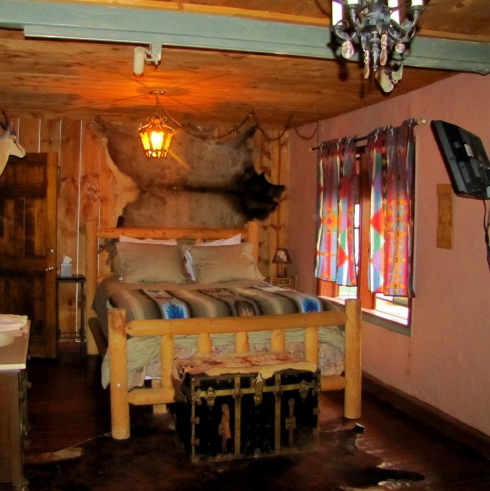 Cliff House Lodge And Hot Tub Cottages Морисън Екстериор снимка