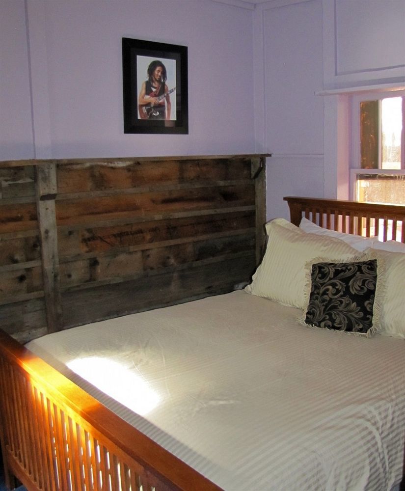 Cliff House Lodge And Hot Tub Cottages Морисън Екстериор снимка