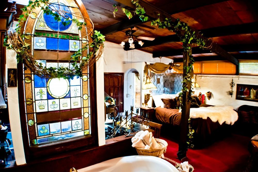 Cliff House Lodge And Hot Tub Cottages Морисън Екстериор снимка